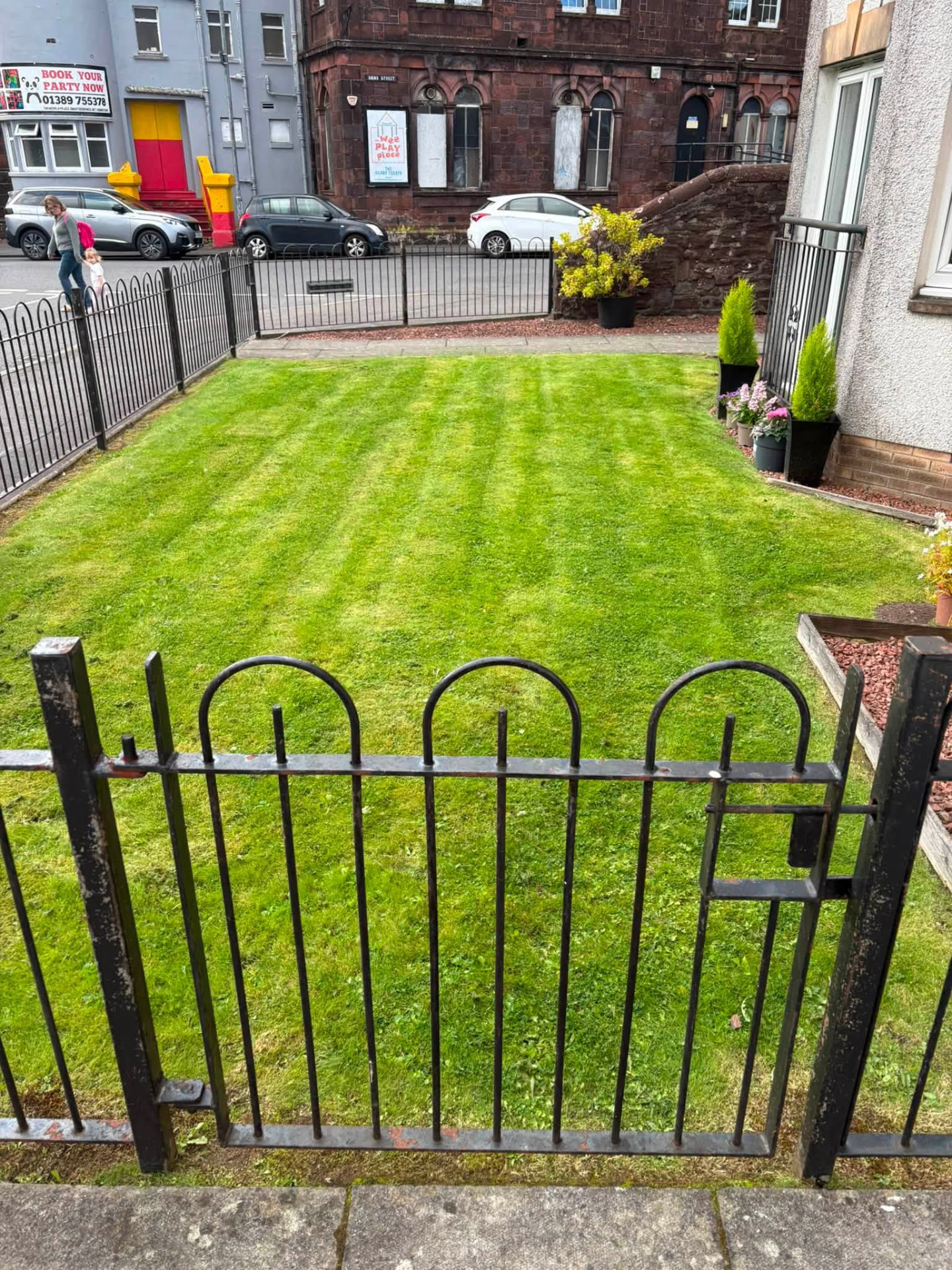 Front garden maintenance by Garden Kings